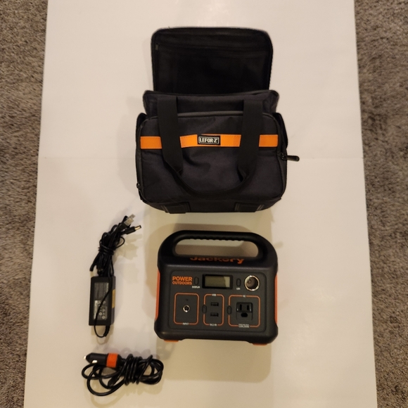 Jackery portable power station - Picture 2 of 3